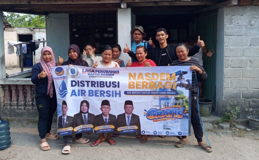 NasDem Bangka Layani Bantuan Air Bersih hingga Malam Hari